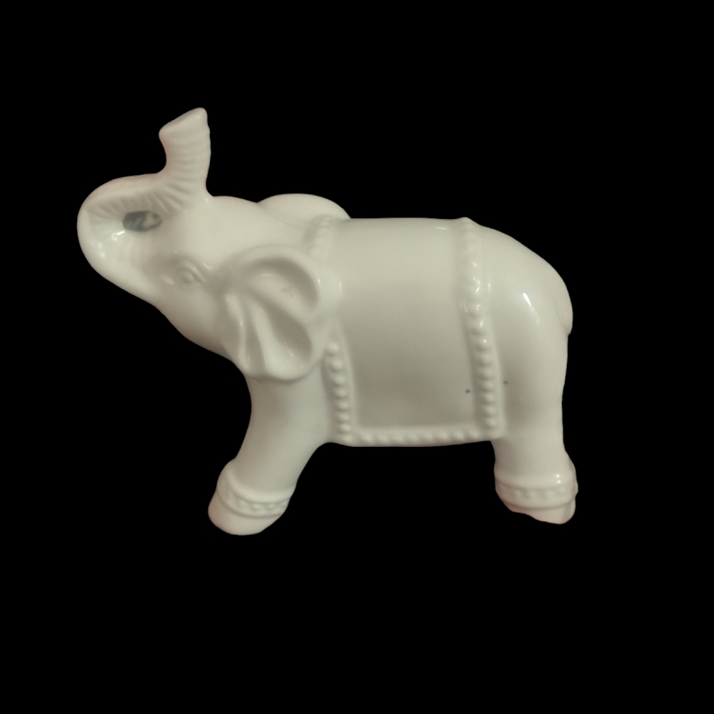 Euc white porcelain elephant light